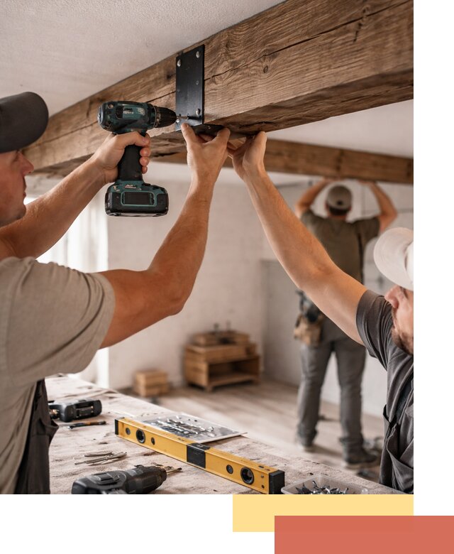 Монтаж декоративных потолочных балок в лесном